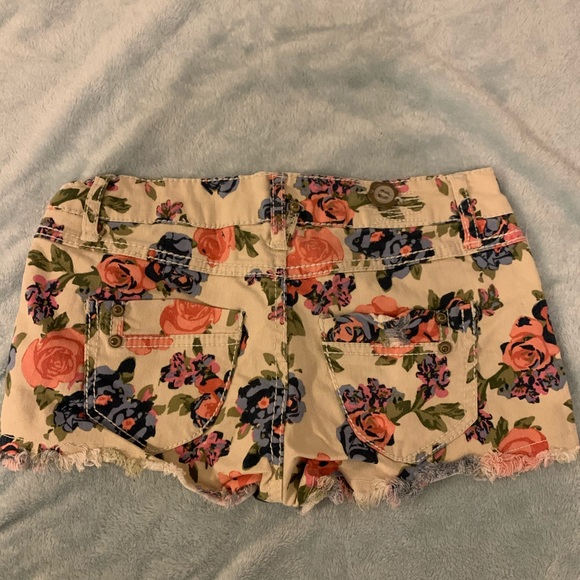 floral shorts - Picture 3 of 3